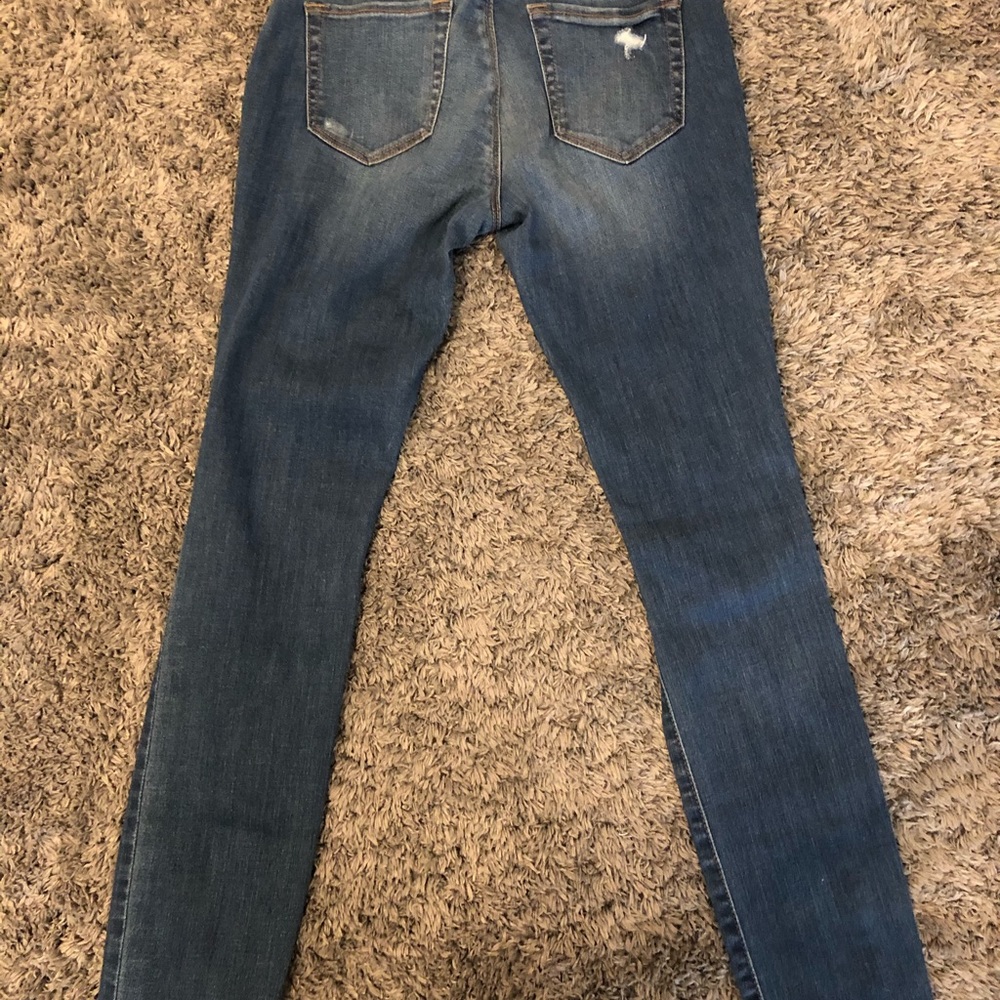 Distress skinny jeans